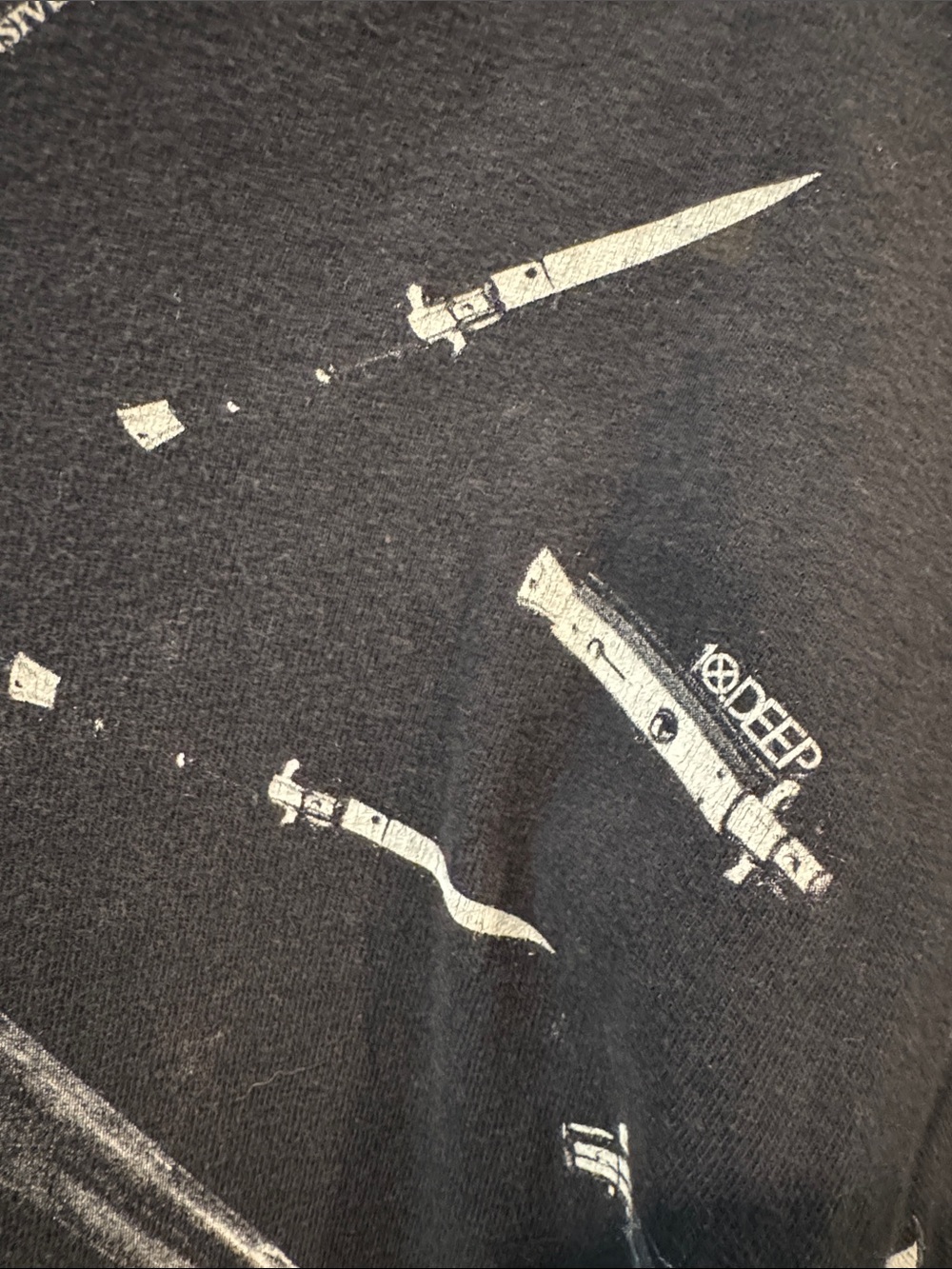 10.Deep Black Short-Sleeve Tee with White Knife & Bat Pattern - Picture 3 of 5